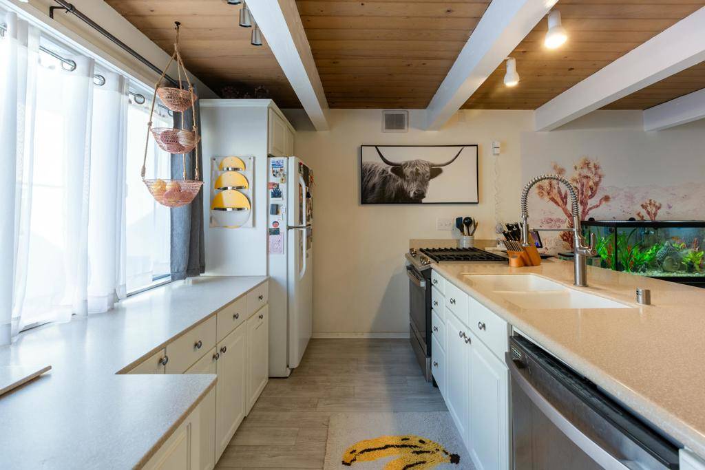 Culver City, CA 90230,6229 Green Valley CIR