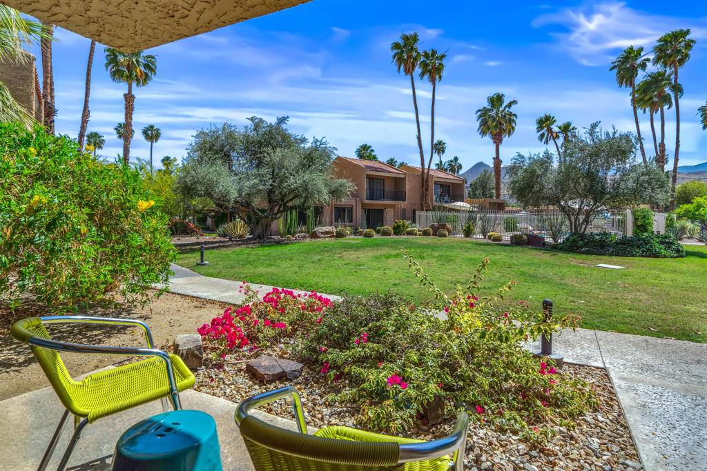 Palm Springs, CA 92264,5806 Los Coyotes DR