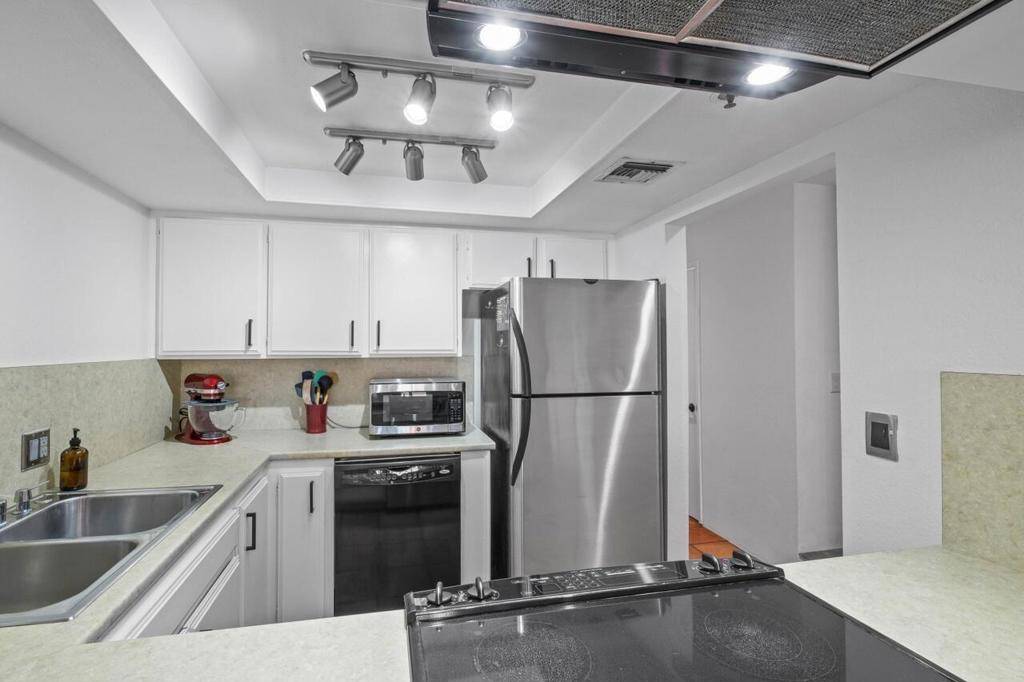 Palm Springs, CA 92262,280 S Avenida Caballeros #214