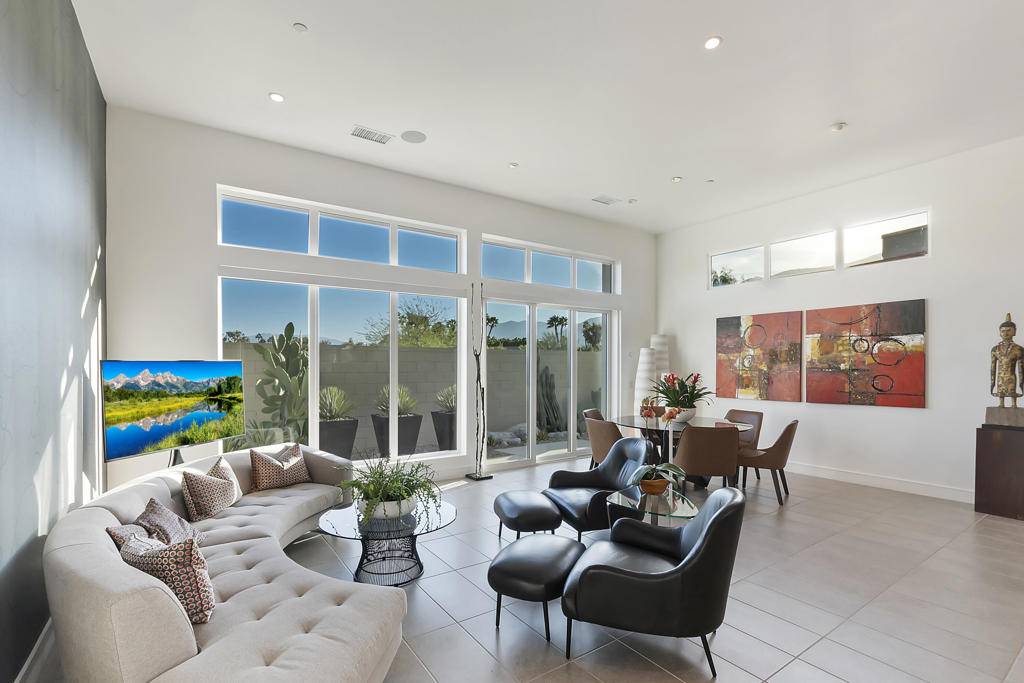 Palm Springs, CA 92262,885 Fountain DR