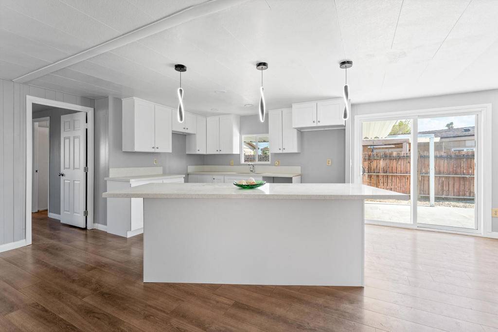 Thousand Palms, CA 92276,32406 Hopi CIR