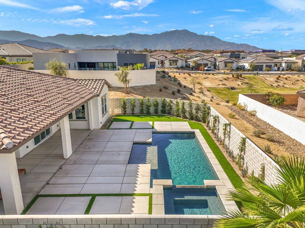 Palm Desert, CA 92211,75682 Axis CT