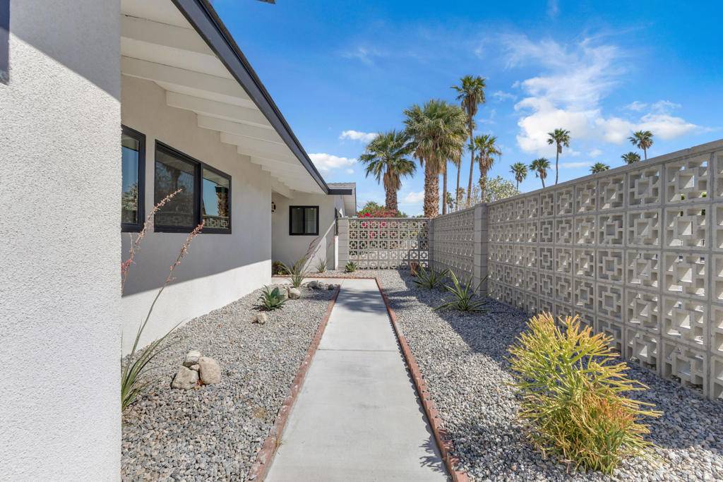 Palm Springs, CA 92262,2203 E Acacia RD N