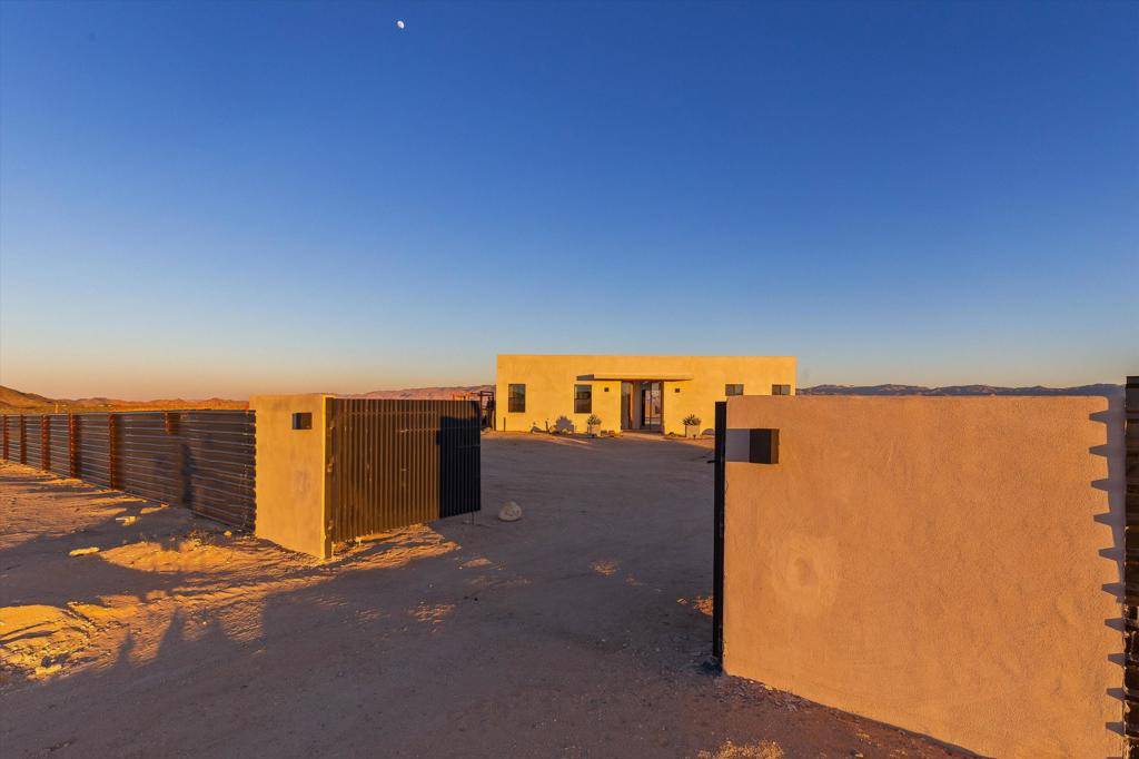 Joshua Tree, CA 92252,1925 Border AVE