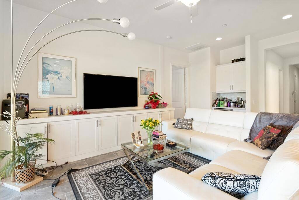 Palm Desert, CA 92260,4553 Via Veneto