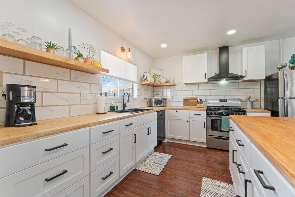 Joshua Tree, CA 92252,62093 Mountain View CIR