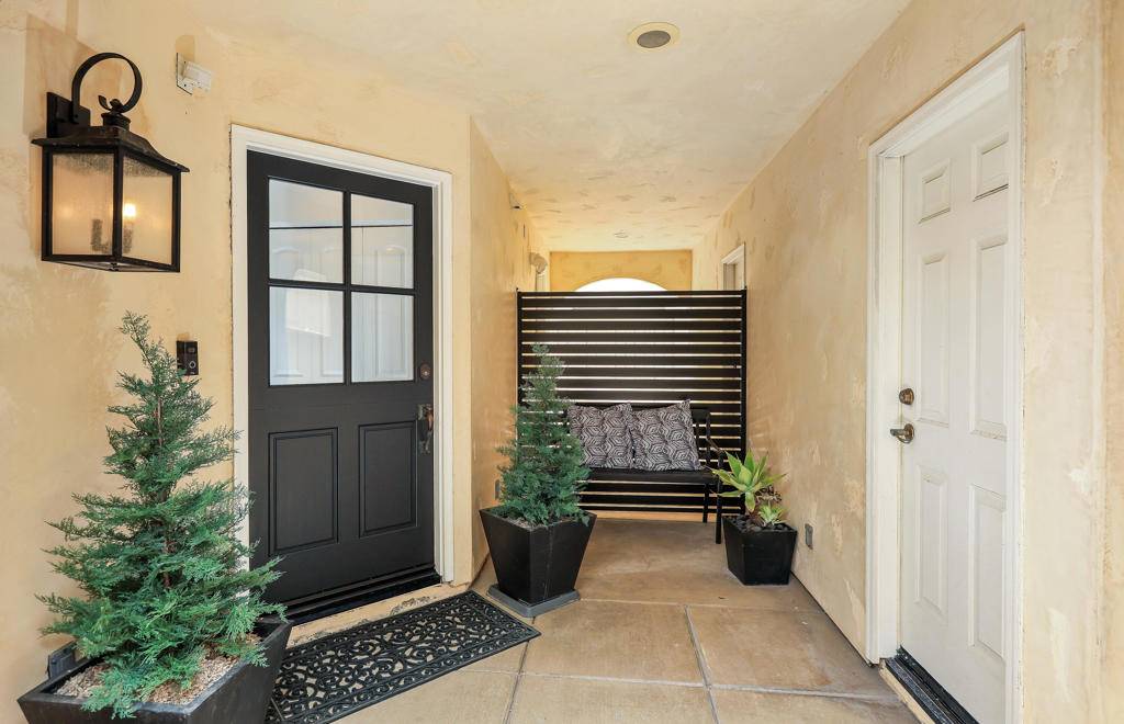 Corona Del Mar, CA 92625,618 Iris AVE #B