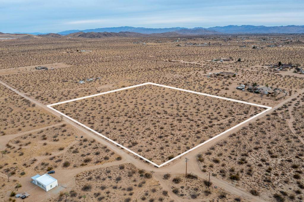 Landers, CA 92285,57755 Boo LN