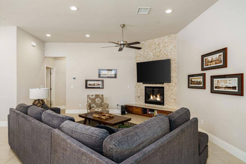 La Quinta, CA 92253,53630 Avenida Carranza