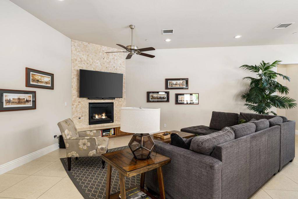La Quinta, CA 92253,53630 Avenida Carranza