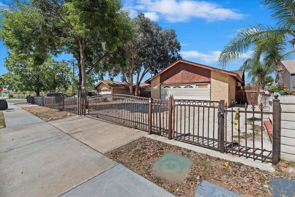 Perris, CA 92571,1022 Ruby DR
