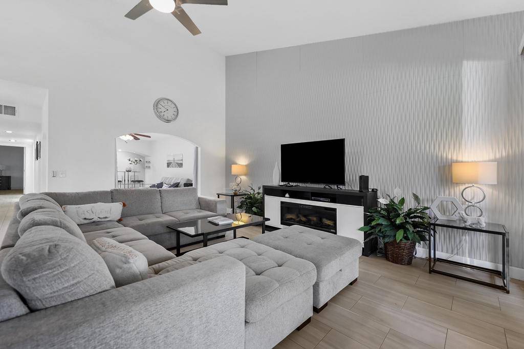 Rancho Mirage, CA 92270,5 Majorca DR