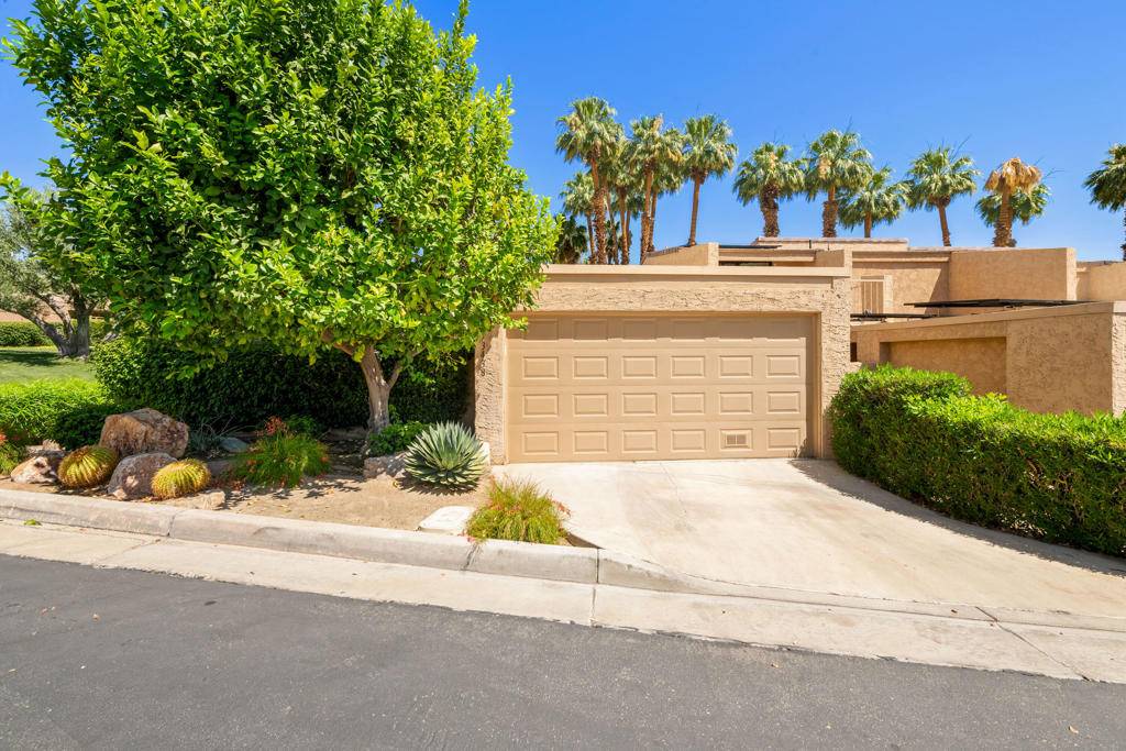 Palm Desert, CA 92260,73438 Foxtail LN