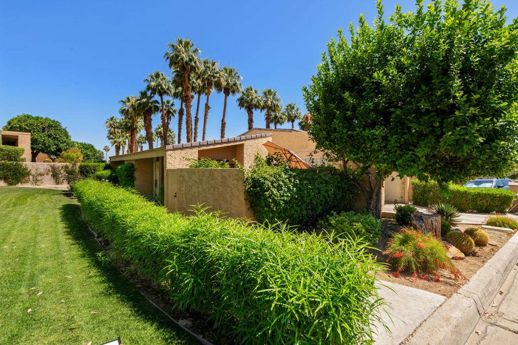 Palm Desert, CA 92260,73438 Foxtail LN