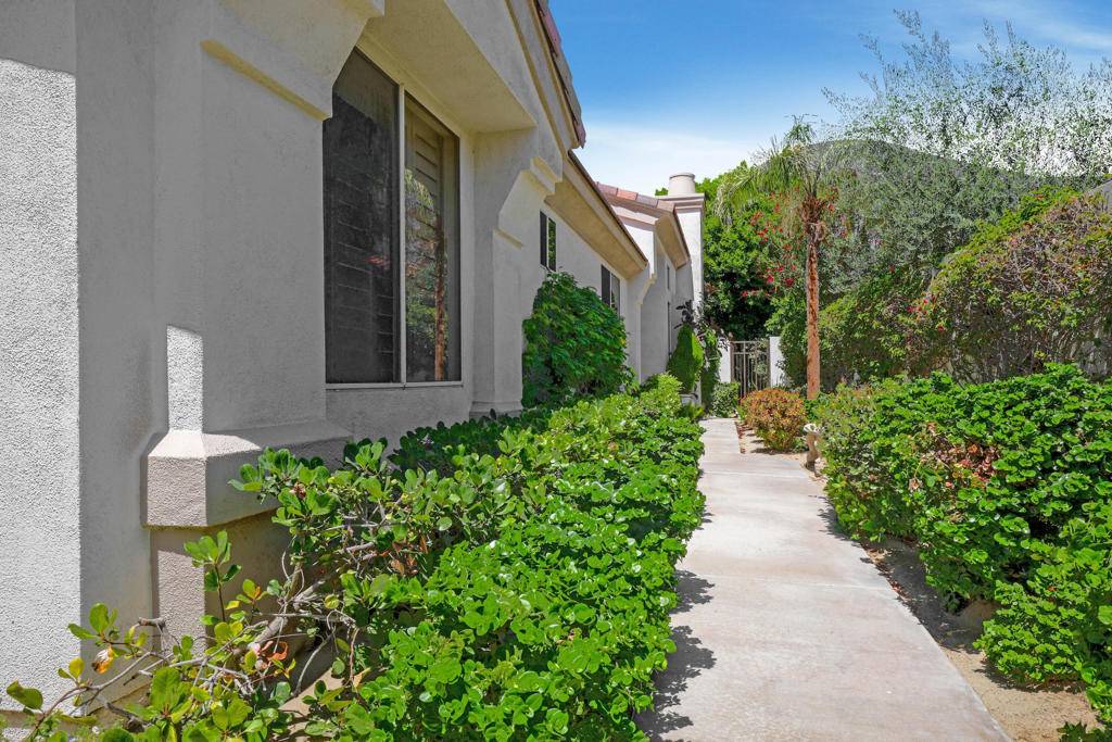 Palm Desert, CA 92211,371 Indian Ridge DR