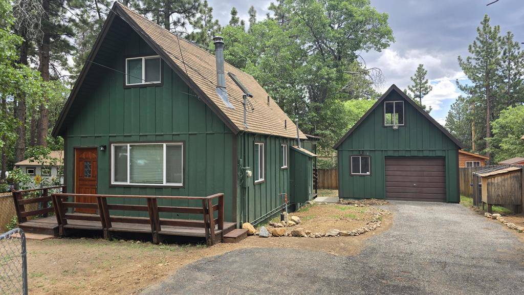 Sugarloaf, CA 92386,317 Spruce LN