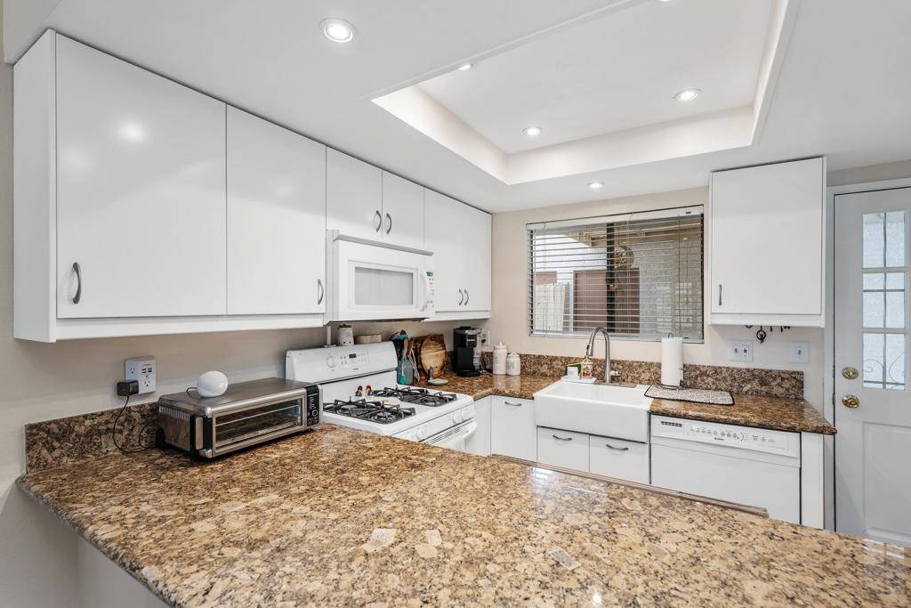 Rancho Mirage, CA 92270,34324 Laura WAY