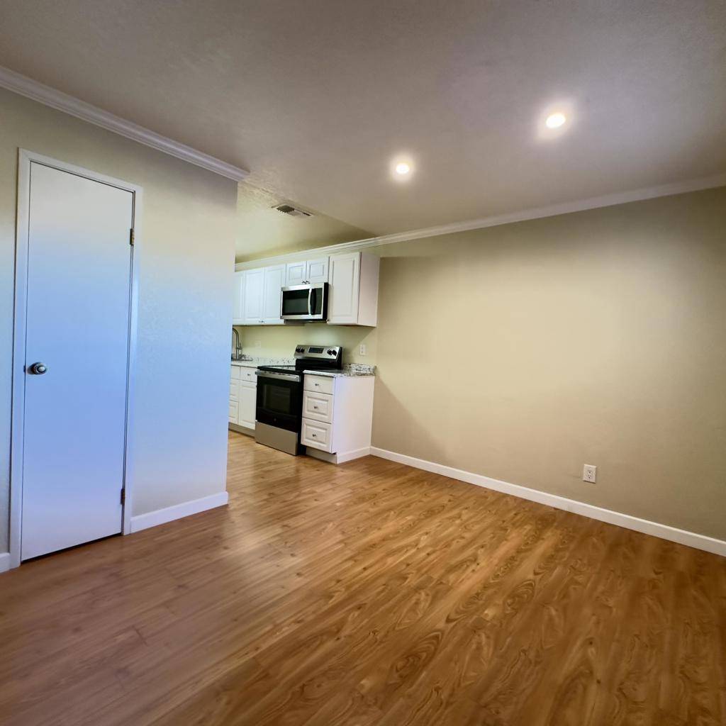 Palm Springs, CA 92262,675 N Los Felices CIR #201