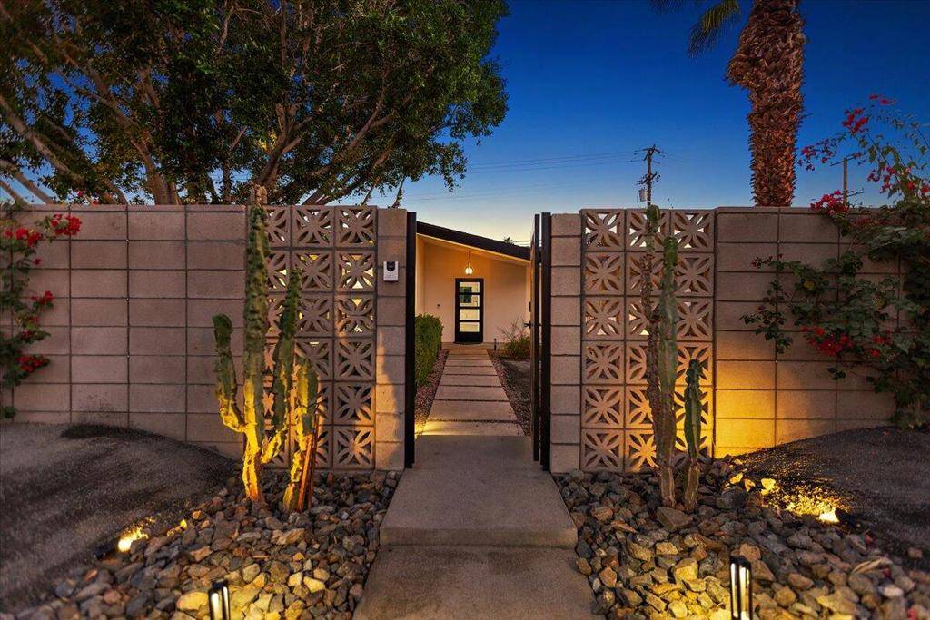 Palm Springs, CA 92262,565 W Yorba RD