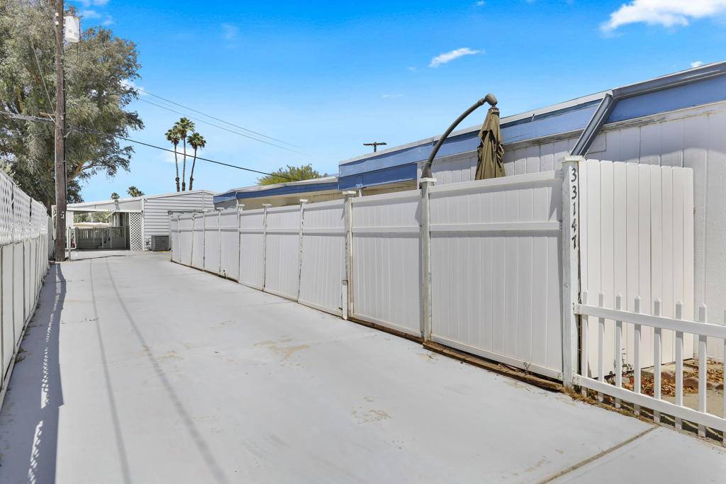 Thousand Palms, CA 92276,33147 Laura DR