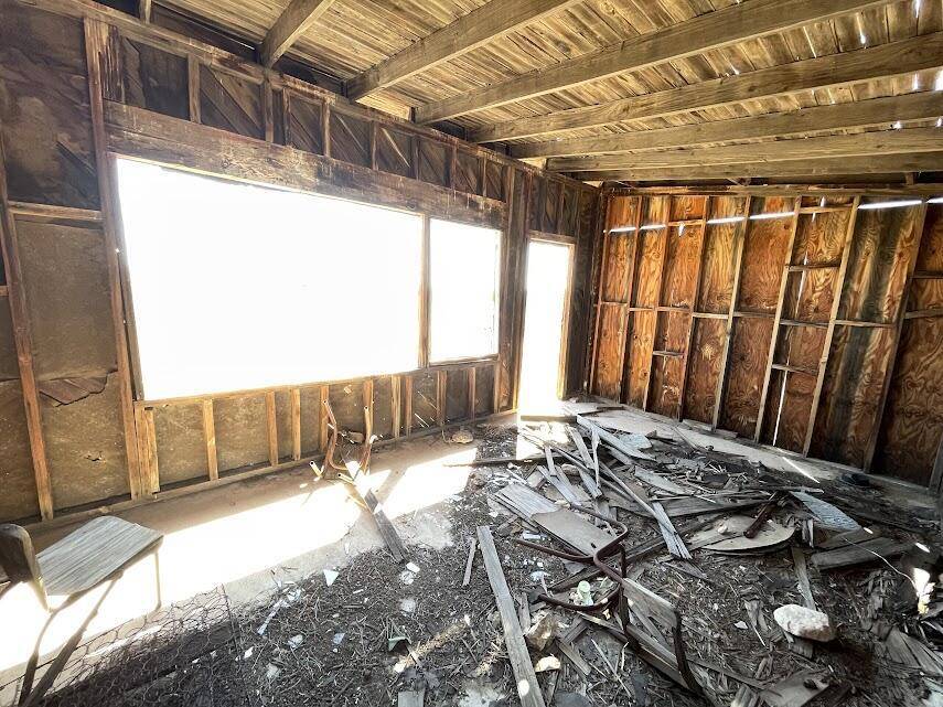 Landers, CA 92285,216 Jesse RD