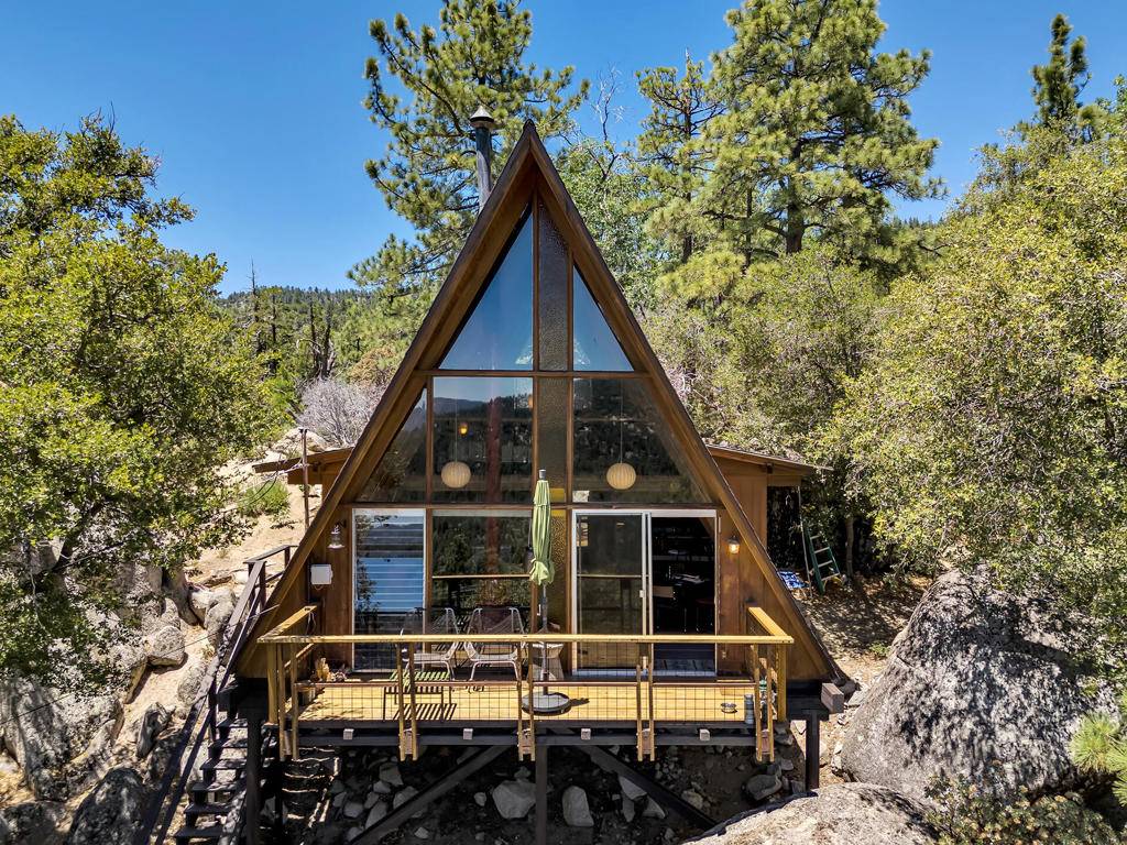 Idyllwild, CA 92549,54220 Northridge DR