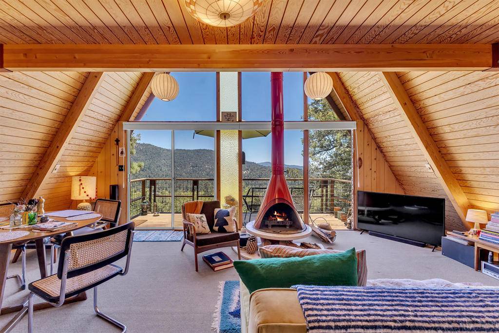 Idyllwild, CA 92549,54220 Northridge DR