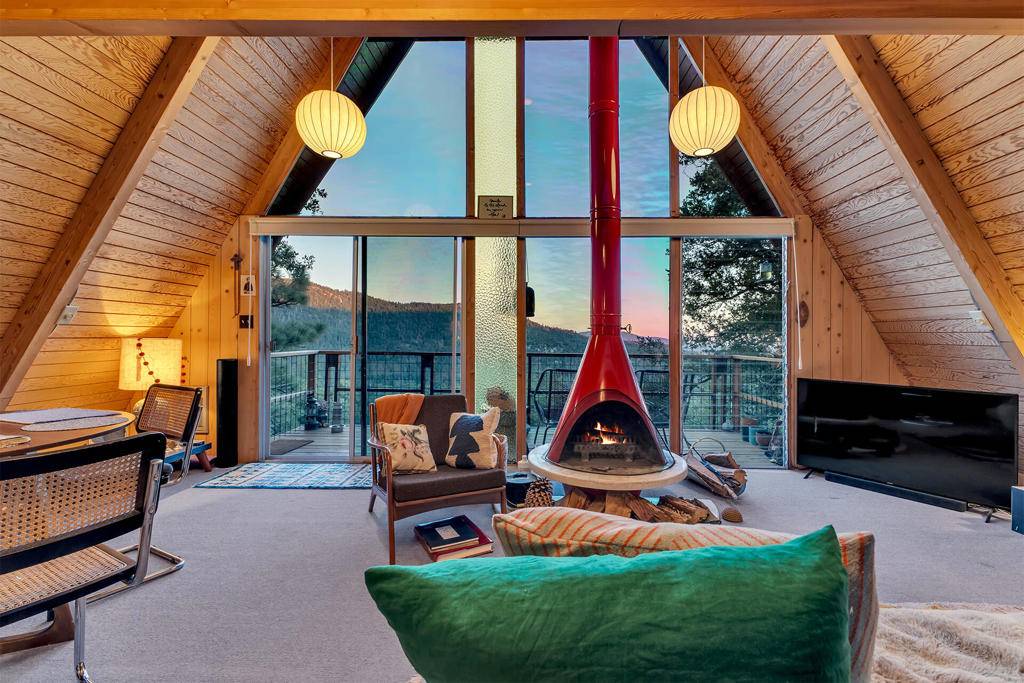 Idyllwild, CA 92549,54220 Northridge DR