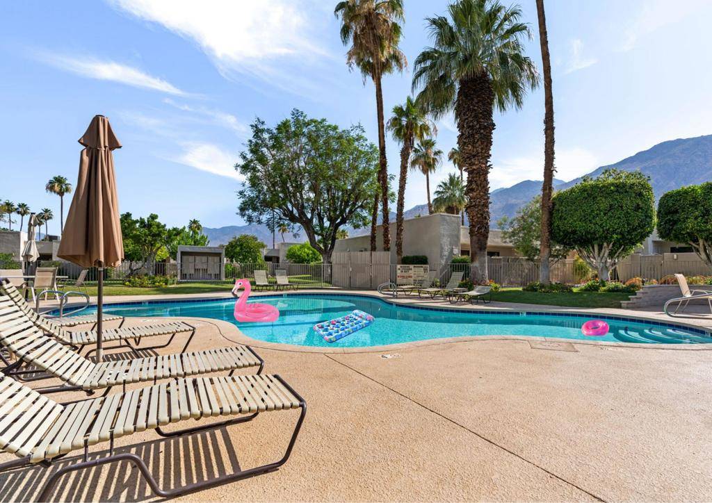 Palm Springs, CA 92262,877 E Arenas RD