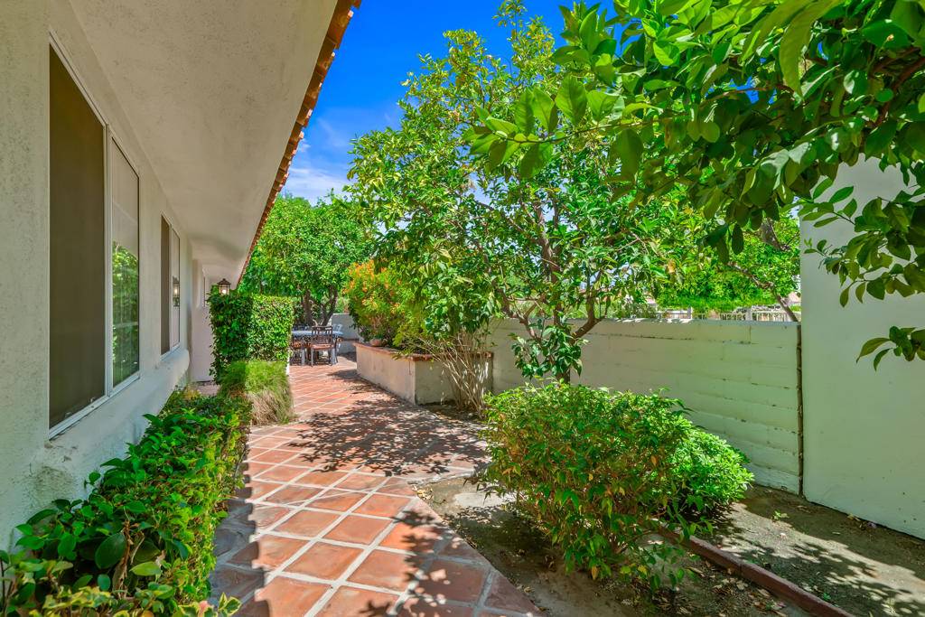 Palm Desert, CA 92211,43850 Via Granada