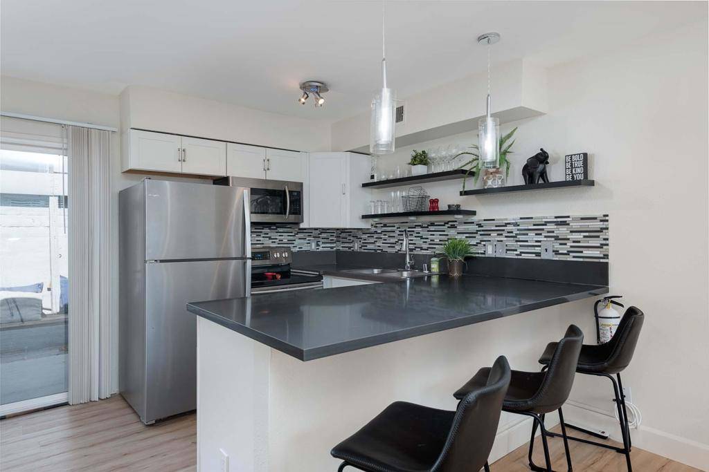 Palm Springs, CA 92262,760 E Cottonwood RD #2