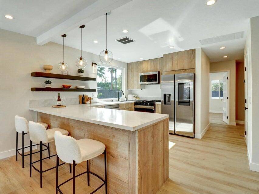 Palm Springs, CA 92264,670 Highland DR