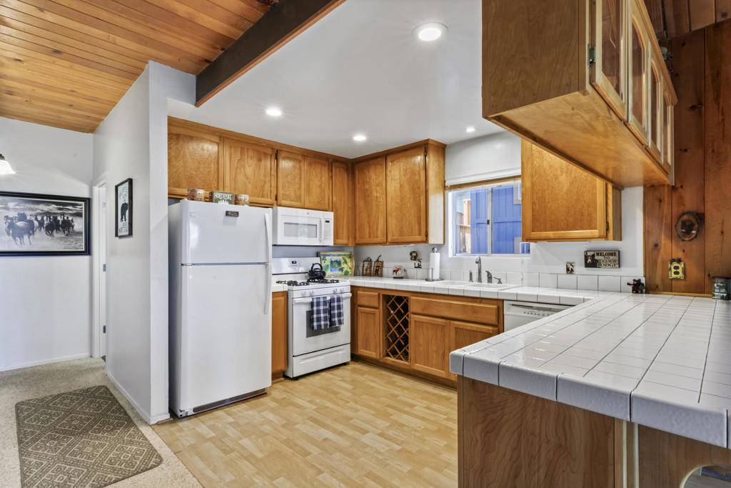 Lake Arrowhead, CA 92352,580 Arrowhead Villa RD