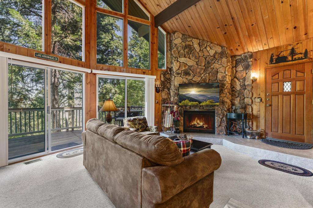 Lake Arrowhead, CA 92352,580 Arrowhead Villa RD