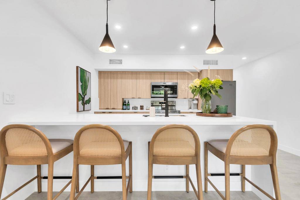 Palm Springs, CA 92264,1655 E Palm Canyon DR #115