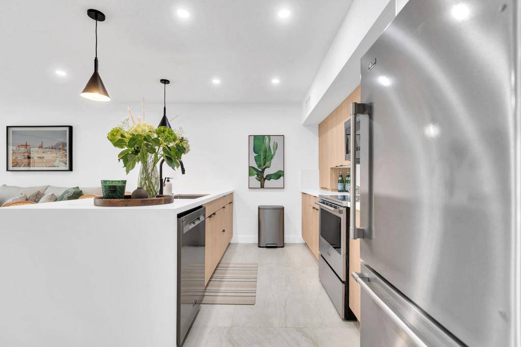 Palm Springs, CA 92264,1655 E Palm Canyon DR #115