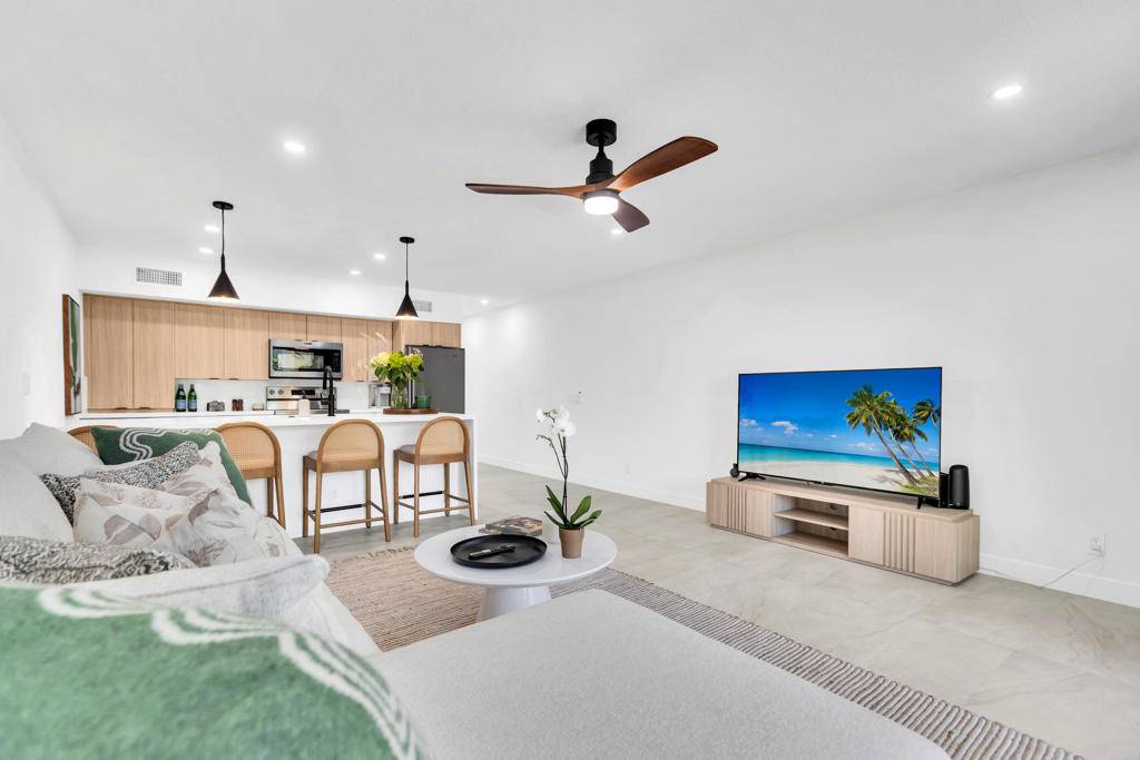 Palm Springs, CA 92264,1655 E Palm Canyon DR #115