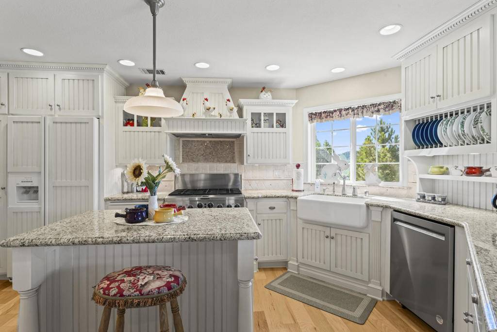 Lake Arrowhead, CA 92352,692 Zurich DR
