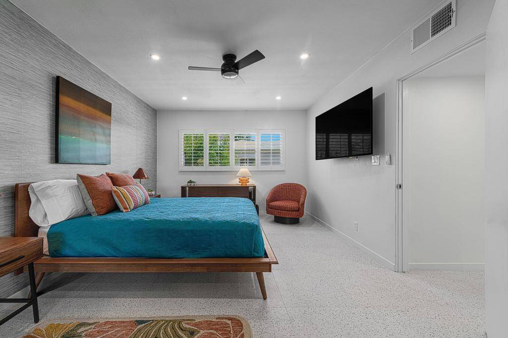 Palm Springs, CA 92262,290 S San Jacinto DR #1