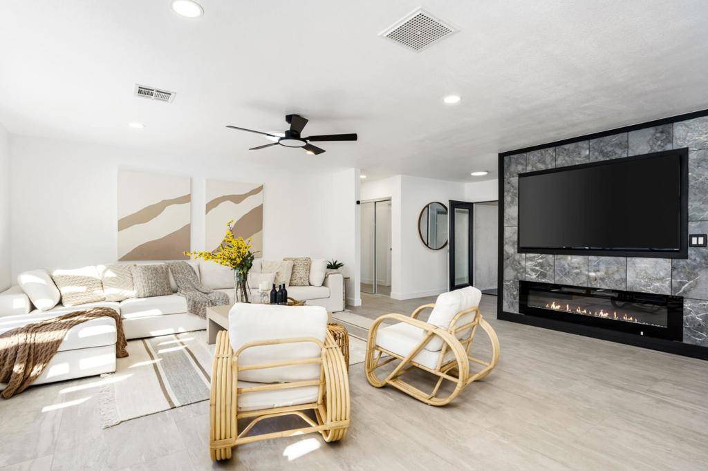 Palm Springs, CA 92262,2171 E Francis DR