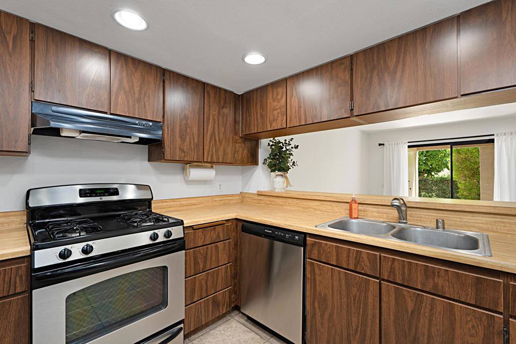 Palm Springs, CA 92262,413 E Via Escuela #613