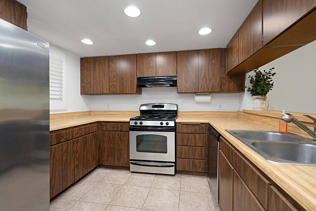 Palm Springs, CA 92262,413 E Via Escuela #613