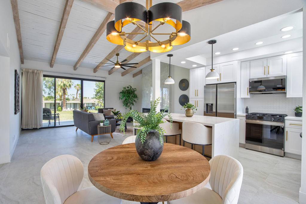 Palm Springs, CA 92262,842 N Calle De Pinos