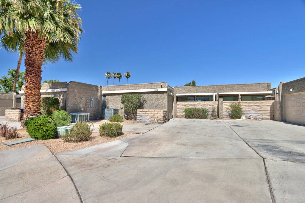 Palm Springs, CA 92262,842 N Calle De Pinos