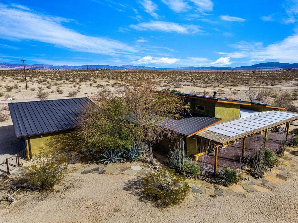 Joshua Tree, CA 92252,1776 Sunview AVE