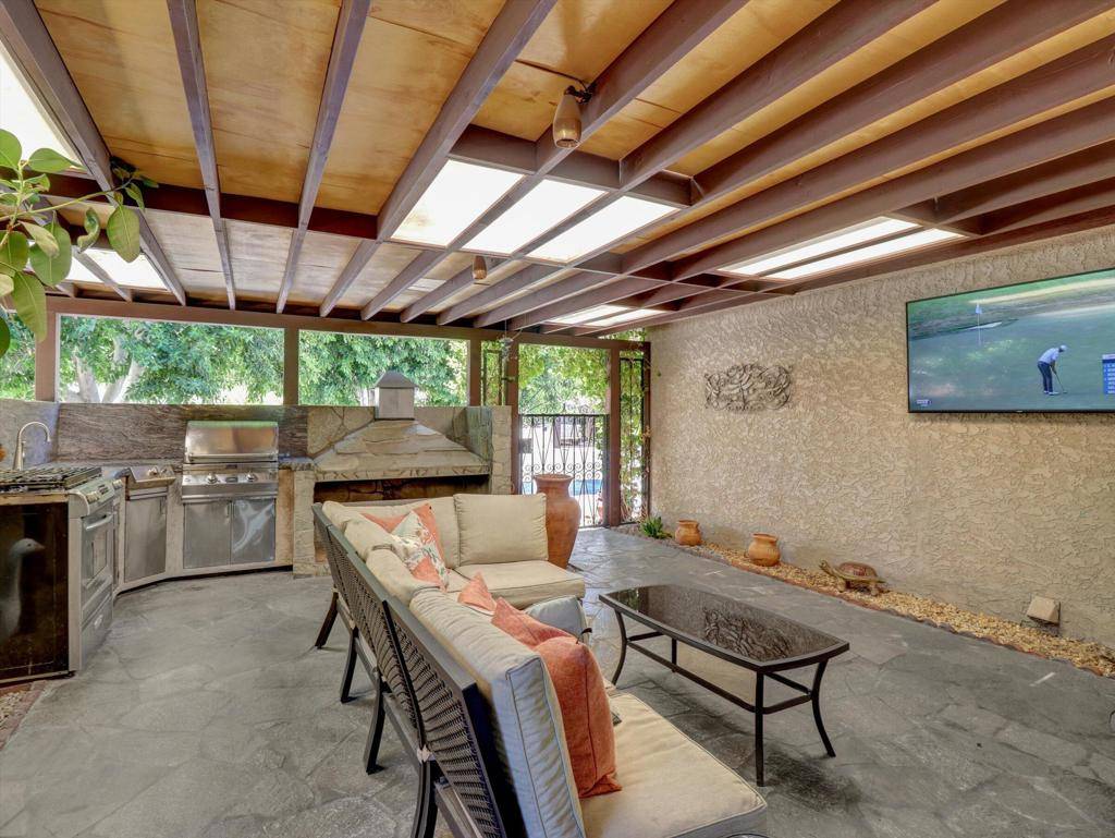 Palm Desert, CA 92260,43860 Carmel CIR