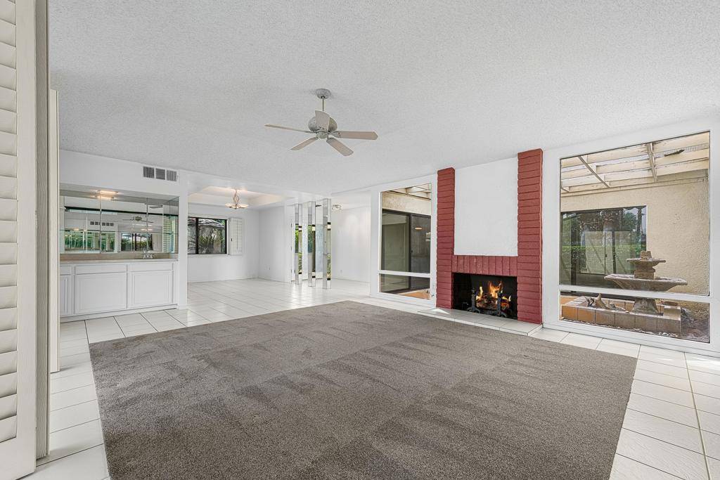 Palm Springs, CA 92264,2490 Oakcrest DR