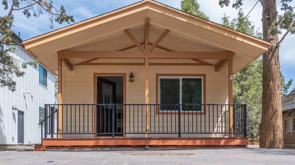Big Bear, CA 92314,309 E Angeles BLVD