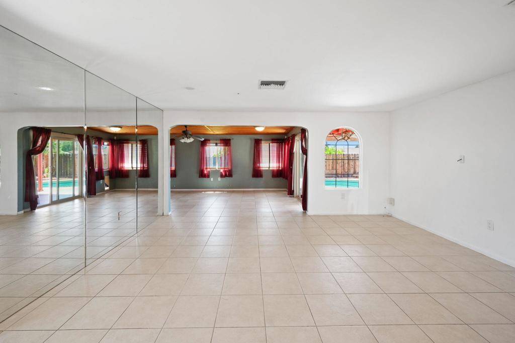 Palm Desert, CA 92211,77125 Indiana AVE