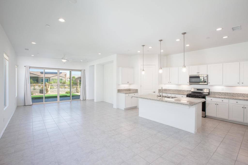 Rancho Mirage, CA 92270,34 Magnum